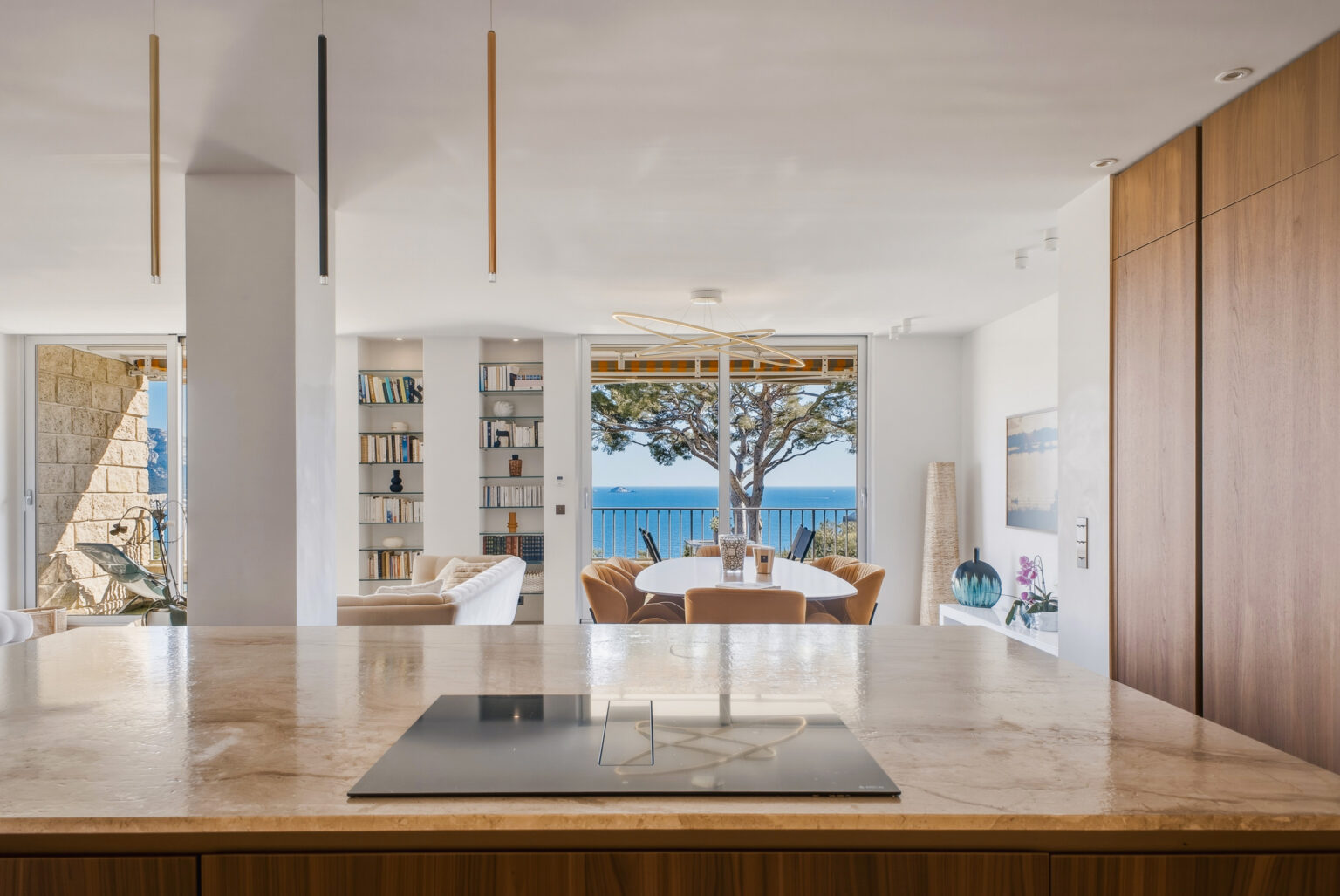 Intérieur lumineux présenté dans une visite virtuelle immobilière